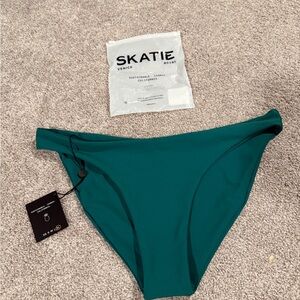 Skatie Cheryl Bottom in Scout